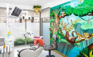 jungle murals in pediatric dentist treatment room